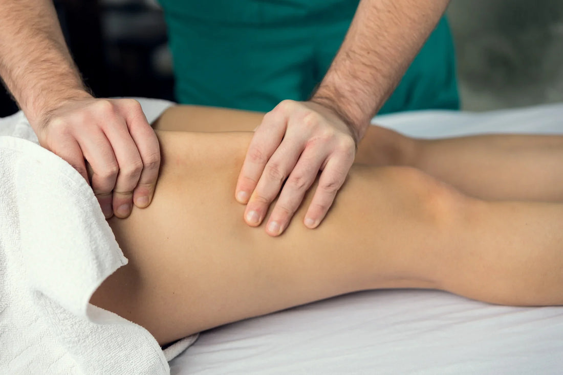 Palper-rouler : la technique de massage anti-cellulite, expliquée pas à pas