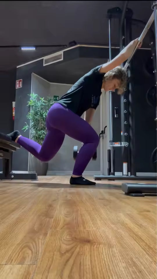 Eva, 25